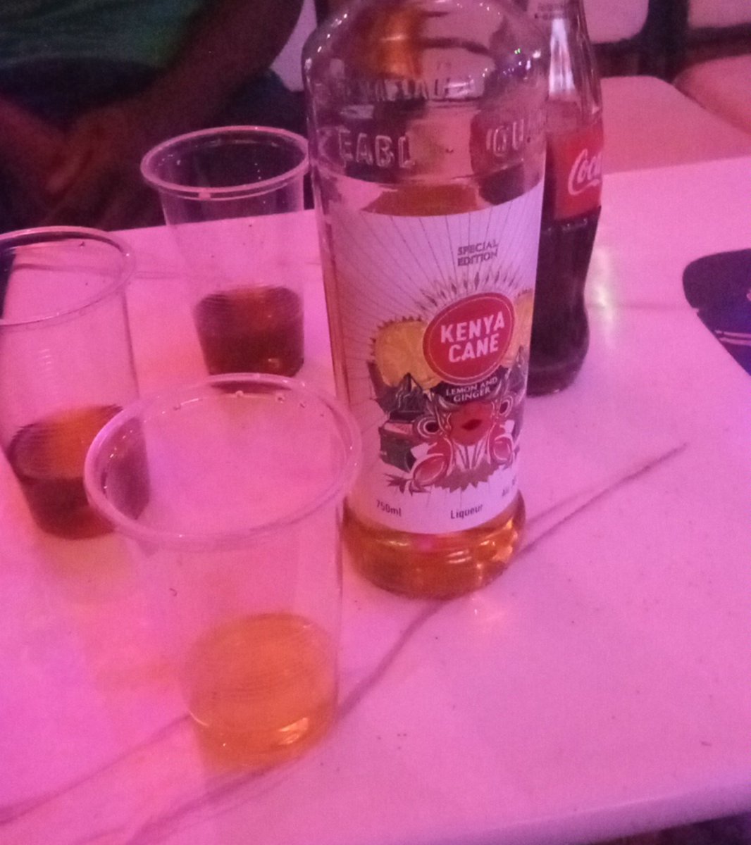 Mrr_Mawada's tweet photo. Kwani nyi mko wapi?? https://t.co/i50KydHvvq
