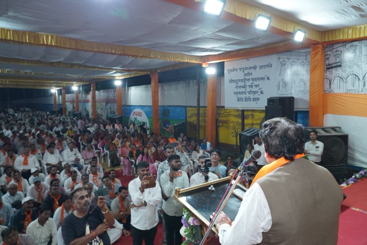 Dileep_Sanghani's tweet photo. ICA ग्लोबल बोर्ड में निदेशक निर्वाचित होने के पश्चात अमरेली में जिला भाजपा एवं सहकार परिवार द्वारा आयोजित अभिवादन कार्यक्रम. 

ICA ग्लोबल बोर्ड के चुनाव में मिली जीत केवल व्यक्तिगत सम्मान नहीं, बल्कि भारत के सहकारिता क्षेत्र के प्रतिनिधित्व के लिए गर्व का अवसर है।

इस सफलता को लेकर मेरे अमरेली जिले के सहकार परिवार, भारतीय जनता पार्टी के कार्यकर्ताओं और शुभचिंतकों में जो उत्साह और आनंद देखने को मिला, वह मेरे लिए अत्यंत भावपूर्ण रहा।

इस अपार स्नेह, विश्वास और आत्मीय अभिवादन के लिए अमरेली जिले के सभी कार्यकर्ताओं, सहकार परिवार और नागरिकों का हृदय से आभार।
@icacoop