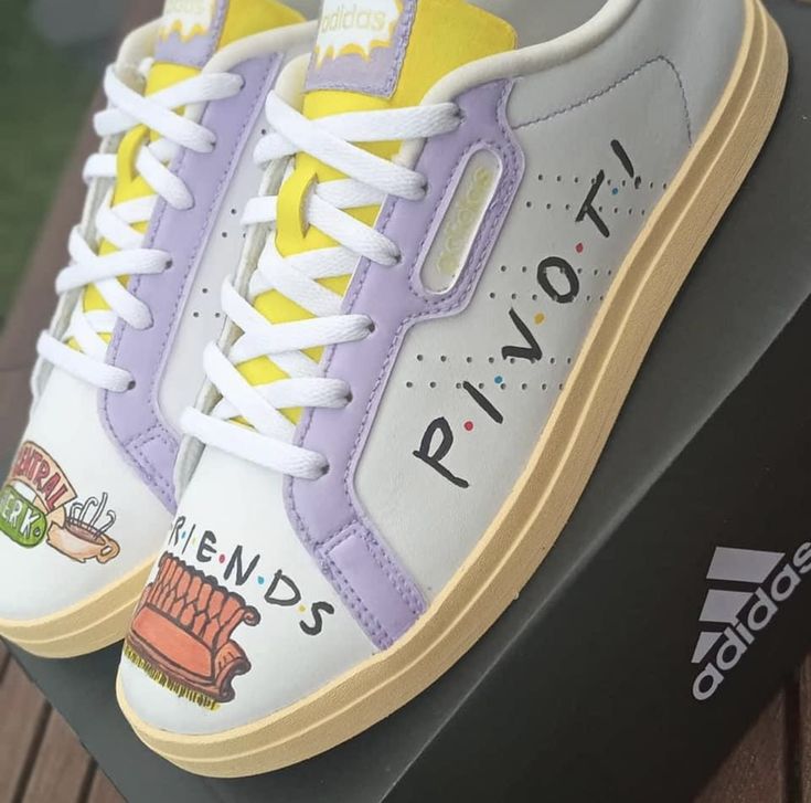 ChandlerBing_12's tweet photo. I don't care what anyone says, I'd wear these https://t.co/S7lwqm56JV