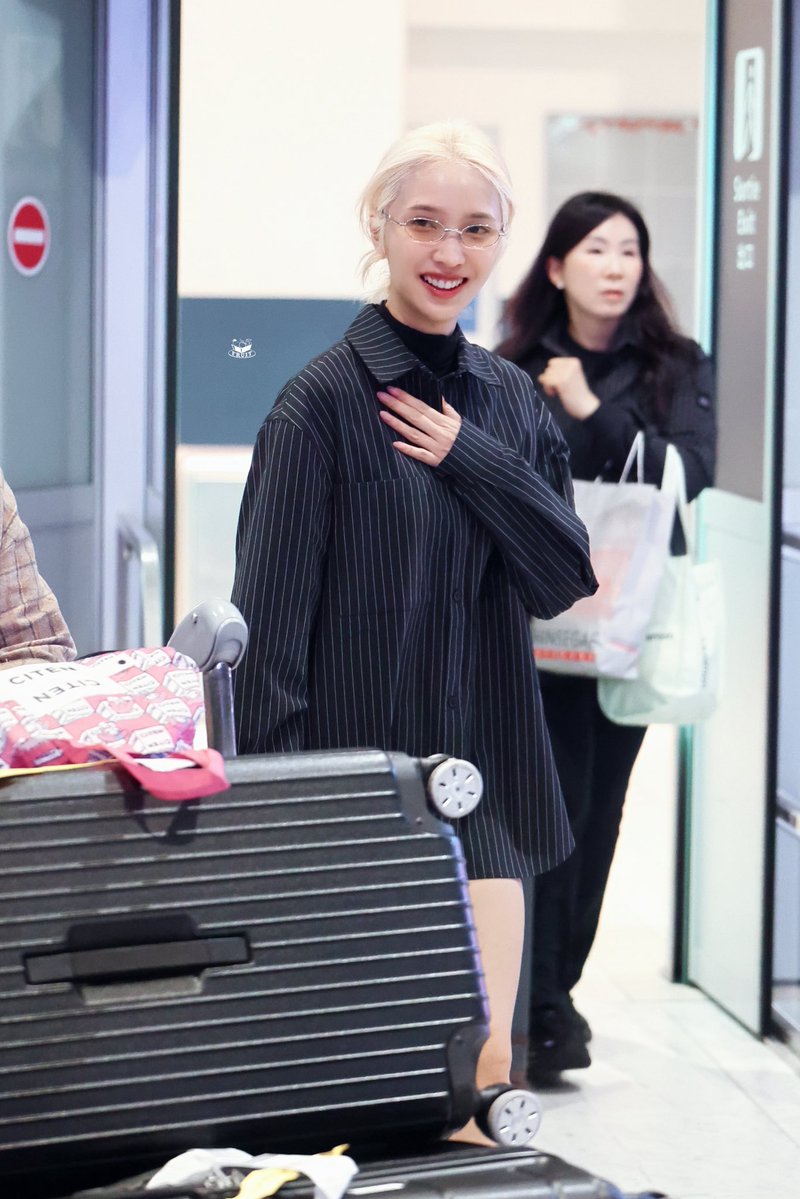 fruitday1128's tweet photo. 👋👋 Welcome to Paris

#janjingjing 
#janhae https://t.co/hOMMrprwml
