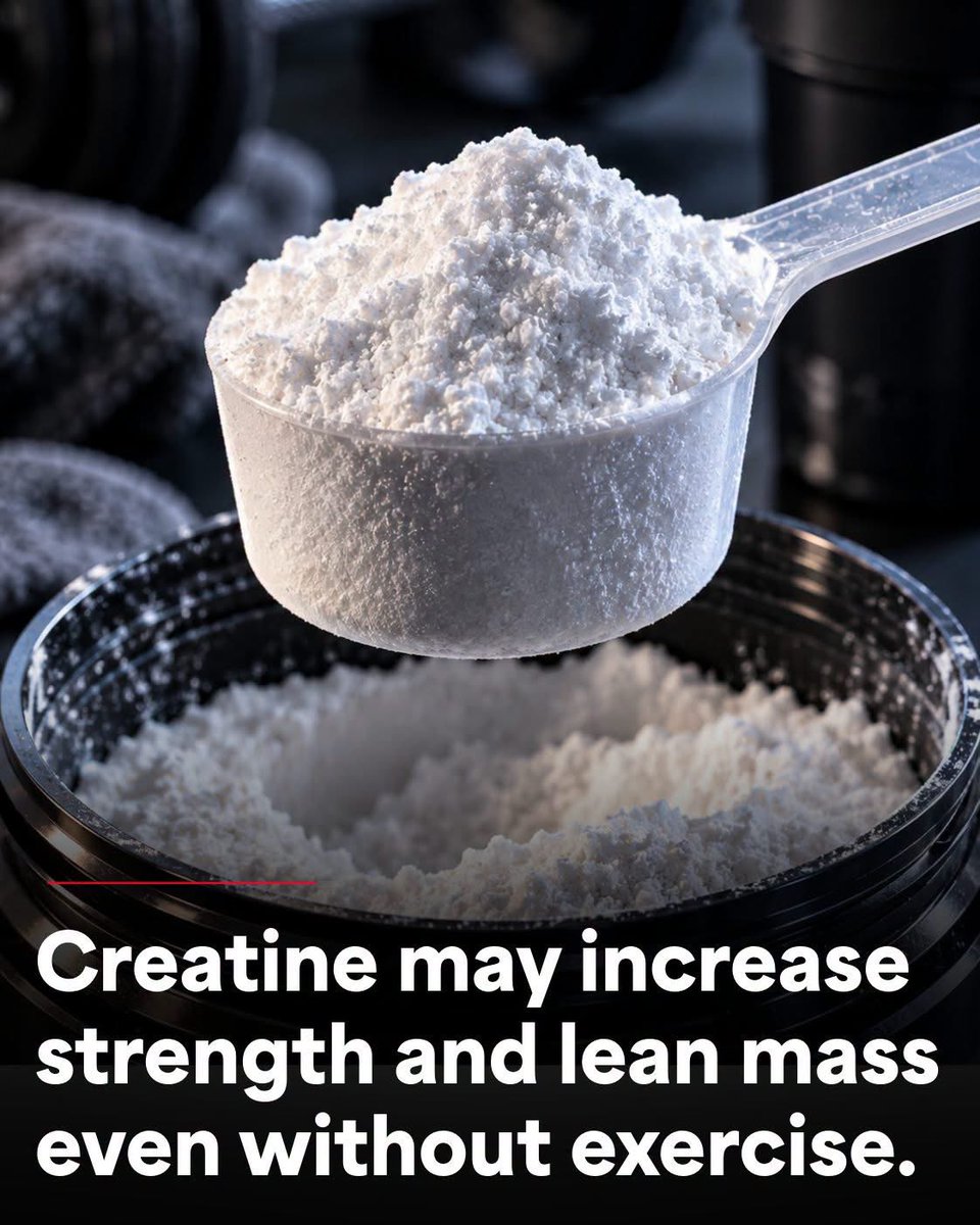 NextScience's tweet photo. 🧬 Creatine may change muscle before the first workout. 

Creatine is usually associated with athletes and intense workouts. But a recent study found something interesting: its effects may begin even before exercise starts.

Adults taking just 5 grams of creatine monohydrate per day gained about 0.5 kg more lean body mass in only seven days compared with controls.

But there is a catch.
That early increase does not necessarily mean new muscle was built. Creatine draws more water into muscle cells, so part of the increase in measured lean mass may simply be extra water stored inside the muscles.

Creatine also increases the energy available for short, intense efforts by helping muscles rapidly regenerate ATP.

So while creatine alone may change lean body mass, the strongest evidence for improving real muscle growth and strength comes when it is combined with resistance training.
In other words, creatine may help prepare the muscles — but the workout still matters. For educational purposes. Individual results may vary.

Source: PubMed. (2025). The Effect of Creatine Supplementation on Lean Body Mass with and Without Resistance Training.