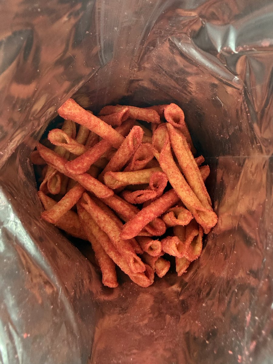 superduperjye's tweet photo. @TakisUSA why are takis lightskin now? https://t.co/iVQ95q98MW