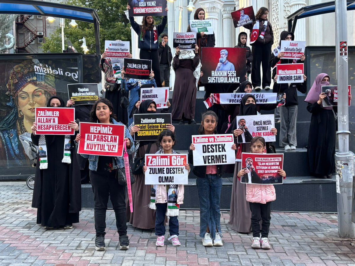 Letjusticebe1's tweet photo. "Suçlu olsaydık meydanlarda olmazdık."

AsılSuçlular Yargılanmıyor
AlparslanHocaya Ozgürlük
SemraHocaya Ozgürlük
ZulmeKarşı Meydanlardayız
Kardeşlerimizi SerbestBırakın https://t.co/1foVRfPlJf