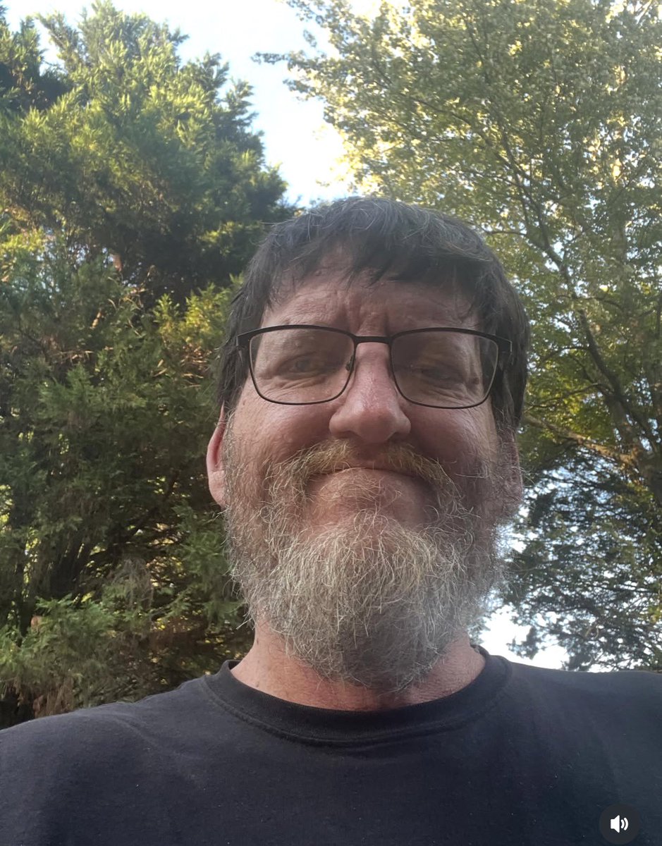 billywilliamx's tweet photo. I’m single 😭😭😭 https://t.co/xuuVxJfgeR