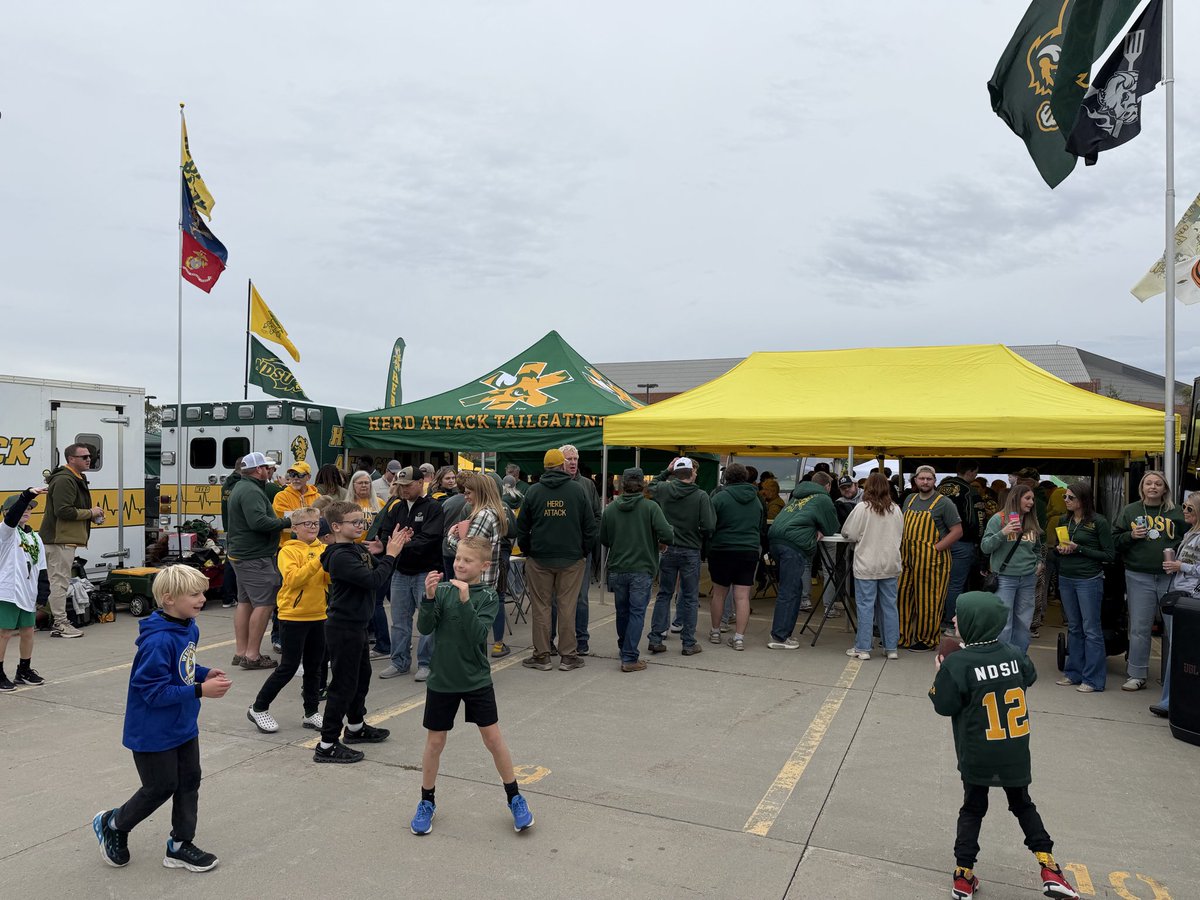 herdattack's tweet photo. #Bison #letsgo #ndsu https://t.co/AT9RYEkl4y