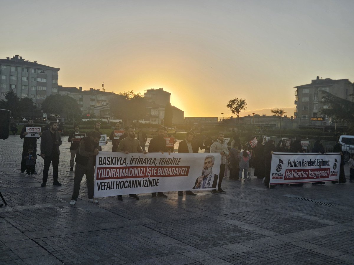 Yildirilamaz_FH's tweet photo. MEYDANLARDAN ADALET VE ÖZGÜRLÜK ÇAĞRISI!

Alparslan Kuytul Hoca, Semra Kuytul Hocahanım ve tutuklu Furkan Hareketi mensuplarının haksız tutukluluğuna dikkat çekmek amacıyla gerçekleştirilen basın açıklamasında adalet talebi bir kez daha gür bir sesle dile getirildi.

Hukuksuzluklar son bulana, tüm tutuklu Furkan Hareketi mensupları özgürlüğüne kavuşana kadar meşru mücadelenin ve hakikat haykırışının kesintisiz devam edeceği vurgulandı.

Şehir şehir, meydan meydan adalet talebi yükseliyor!

📍Ankara  📍Kocaeli 

AsılSuçlular Yargılanmıyor
AlparslanHocaya Ozgürlük
SemraHocaya Ozgürlük
ZulmeKarşı Meydanlardayız
Kardeşlerimizi SerbestBırakın