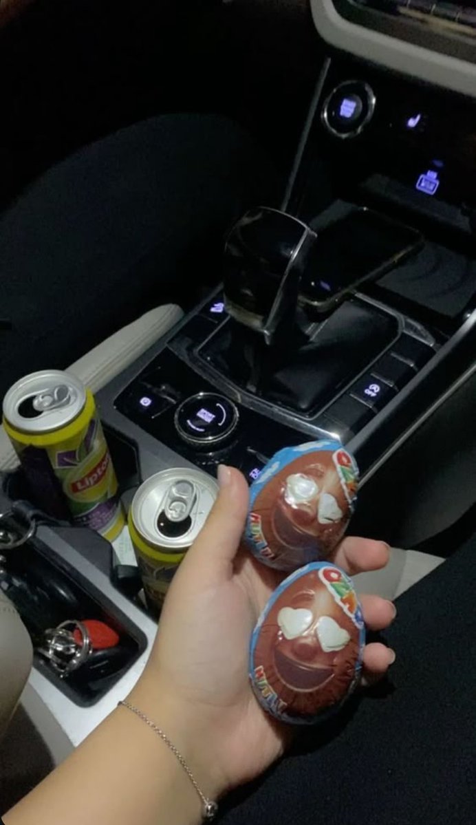 edaaaala's tweet photo. kızlar pahalı şeylerden hoşlanır
cart curt 
o sırada bizim sevdiğimiz şeyler https://t.co/9irxWG87Pb