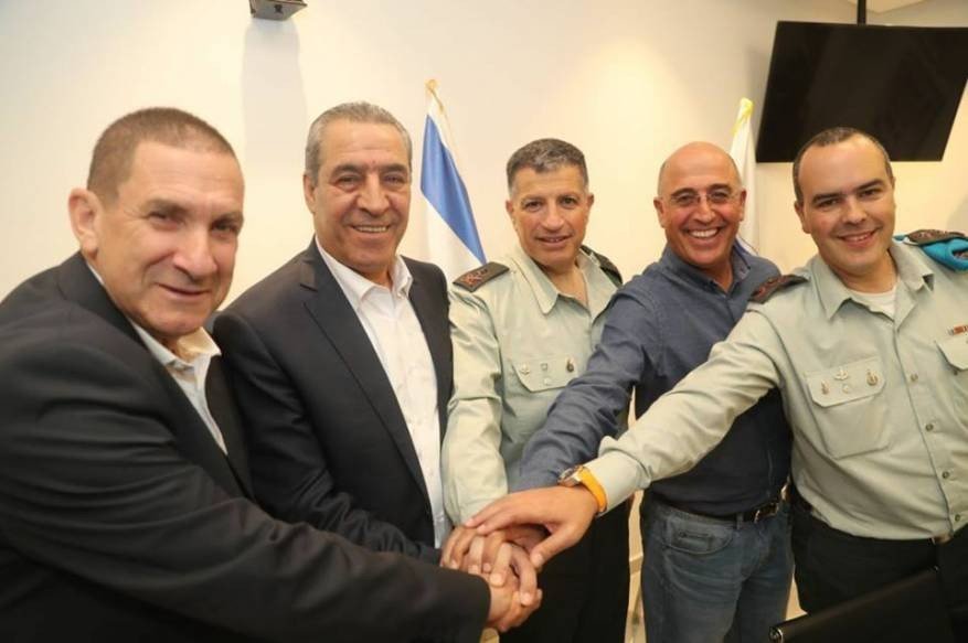 Hmdan_71023's tweet photo. @PalNewsNetwork احا شوف مين بحكي عن الضابط الإسرائيلي 😂😂😂😂😂

ولكم انتو شوية جواسيس قاعدين في حضن ظباط الشاباك وجاي يقلك انتو تاريخكم ابو صبري احا وشخرة https://t.co/fcWOjD2zuZ
