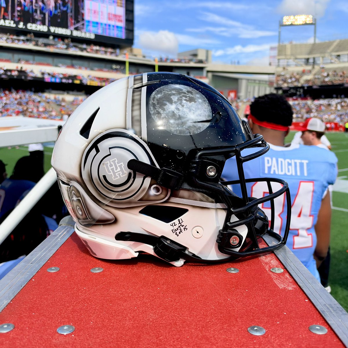 cfbcampustour's tweet photo. Houston’s ‘Gridiron Galaxy’ helmets are insane🔥 https://t.co/p7uAtEzUUp