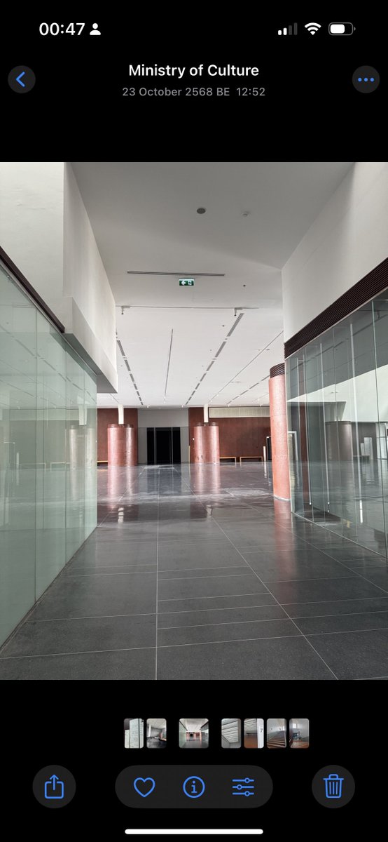 hoshiflot's tweet photo. National Gallery ตรงศูนย์วัฒนธรรมก็ด้วย คือนี่เดินเข้าไปงงๆ คิดว่าต้องมีอะไรจัดแสดงบ้าง สรุปร้าง ไม่มีอะไรเลย ละสร้างใหญ่มาก https://t.co/RdquT9nJ35