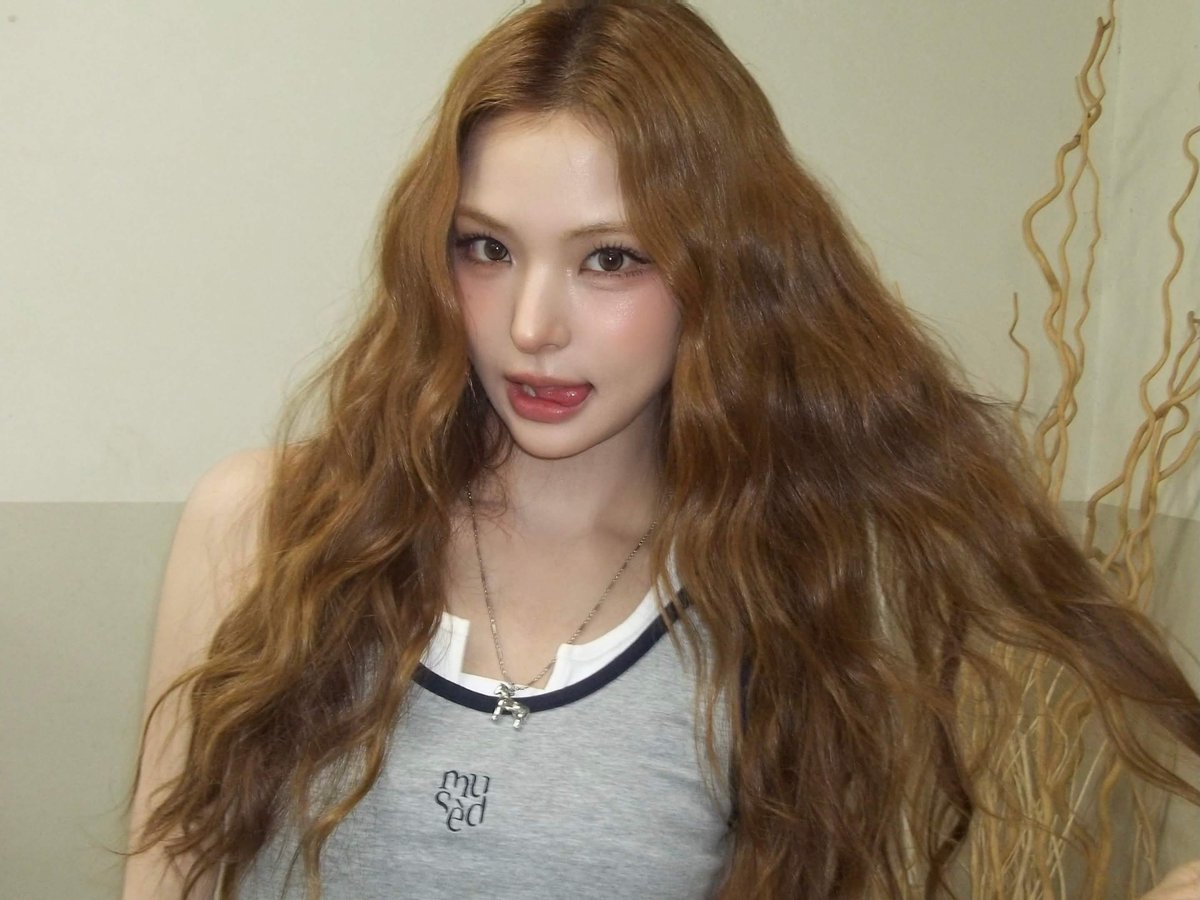 iznaplusit's tweet photo. ✉️ Naya hai ricevuto un messaggio da 🦊

#izna #이즈나 https://t.co/HRUbRLV7aH