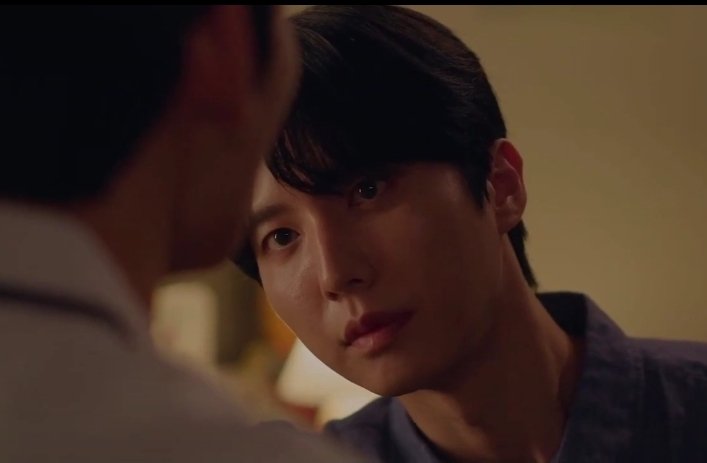 helim00's tweet photo. 기우쌤 예쁘게 생겨선 흡연자인거 은꼴이라 더 관심이 가구요 🐰🚬
(사실 당연히 흡연자일 것 같았음)
#소년주의 #BoyWithCaution #류세일 https://t.co/BdG4IcUDu3