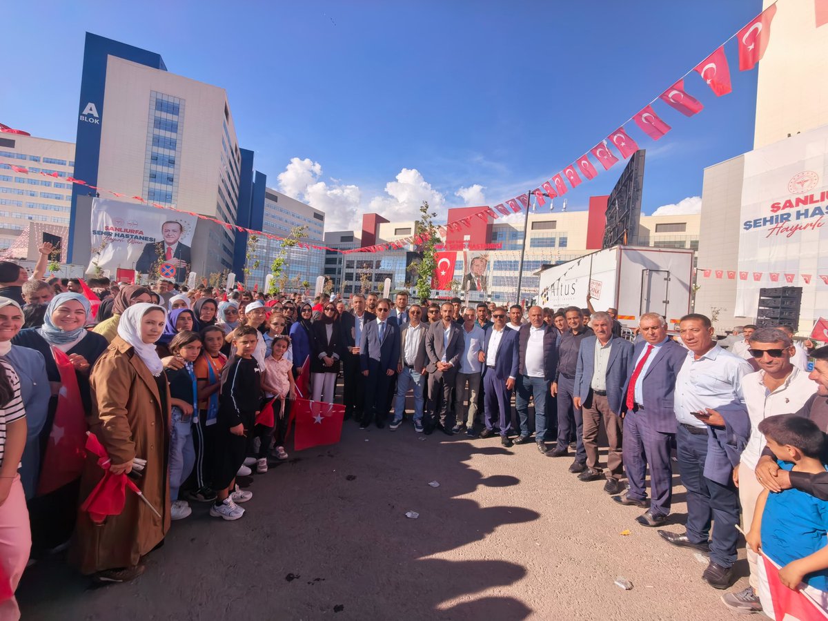 SEToprak_'s tweet photo. Küresel Lider, Cumhurbaşkanımız Sayın Recep Tayyip Erdoğan’ın teşrifleriyle Şanlıurfa Şehir Hastanemizin açılışını, hemşehrilerimizin yoğun ve coşkulu katılımlarıyla gerçekleştirdik.

Şanlıurfa’mızın sağlık altyapısına güç katacak, hemşehrilerimize modern ve nitelikli sağlık hizmeti sunacak Şehir Hastanemizin şehrimize ve ülkemize hayırlı olmasını diliyorum.

Başta Cumhurbaşkanımız Sayın Recep Tayyip Erdoğan olmak üzere emeği geçen herkese şükranlarımızı sunuyoruz.

Şanlıurfa’mıza hayırlı, uğurlu olsun.

@RTErdogan @Akparti @bybekirbozdag 
@abuyukgumus @mustafademir @eyupkadirinan  @mustafasenbd 
@hakanaksu058
@farukaytek
@milhamigunbegi 
@AEminOnenOfis @ProfDrDusak @ibrahimeyyupogl @malicevheri @CYAZMAC @HikmetBasak_63 @av_mfaruk @Malikurt14 @FIRATKORAN @akpartiurfa @Kamal1Nuri
