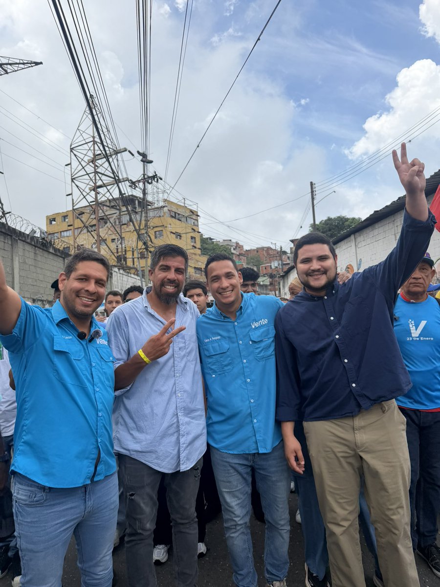 Carlosafg_'s tweet photo. ¡NO HAY SITIOS PROHIBIDOS EN CARACAS!

Catia, aquí estamos, recorriéndote. Lo estamos haciendo con todo el amor del mundo, estamos dejando la vida para conquistar nuestra libertad en unas elecciones presidenciales el año que viene.

@MariaCorinaYA , ¡Estamos listos!🫡🇻🇪 https://t.co/eeh2v5JXUL
