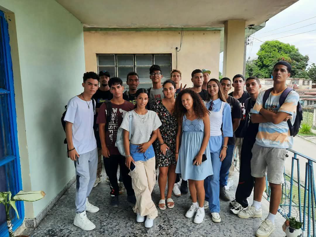 CubaMES's tweet photo. 📷 Actos de ingreso a la @FeuCuba de los estudiantes de primer año de la @univrsdadvarona, realizados de forma simultánea desde cada uno de los nuevos escenarios en los que se realiza el proceso de formación en el #Varona.

¡Felicidades❤️🇨🇺!

ℹ️📷 #UCPEJV
#UniversidadCubana https://t.co/RpvBNq1xE5