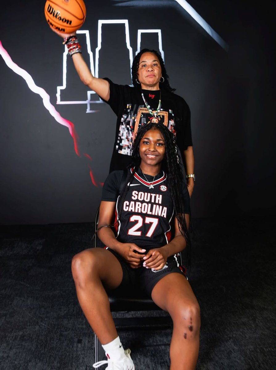 WNBAGamecocks's tweet photo. A birdie has found her home! 🐣

Taylor Brown has committed to University of South Carolina.

5’6” PG, (ESPN No. 30) Long Island Lutheran HS (NY), (Hometown: Belmar, NJ), 2027 Class. https://t.co/jbecFCfLHm