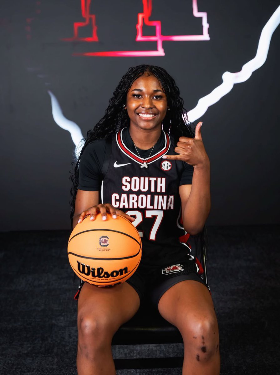 WNBAGamecocks's tweet photo. A birdie has found her home! 🐣

Taylor Brown has committed to University of South Carolina.

5’6” PG, (ESPN No. 30) Long Island Lutheran HS (NY), (Hometown: Belmar, NJ), 2027 Class. https://t.co/jbecFCfLHm