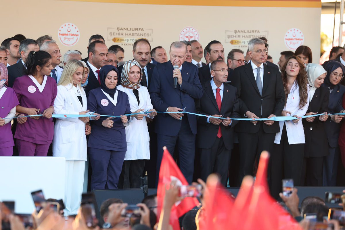 sanliurfaism's tweet photo. Cumhurbaşkanımız Sayın Recep Tayyip Erdoğan’ın teşrifleri ve Sağlık Bakanımız Sayın Prof. Dr. Kemal Memişoğlu’nun katılımlarıyla gerçekleştirilen Şanlıurfa Şehir Hastanesi Açılış Programı, şehrimiz için tarihi bir güne vesile oldu.

@RTErdogan 
@saglikbakanligi 
@ErhanBerkDR https://t.co/tVcKJh1Iz4