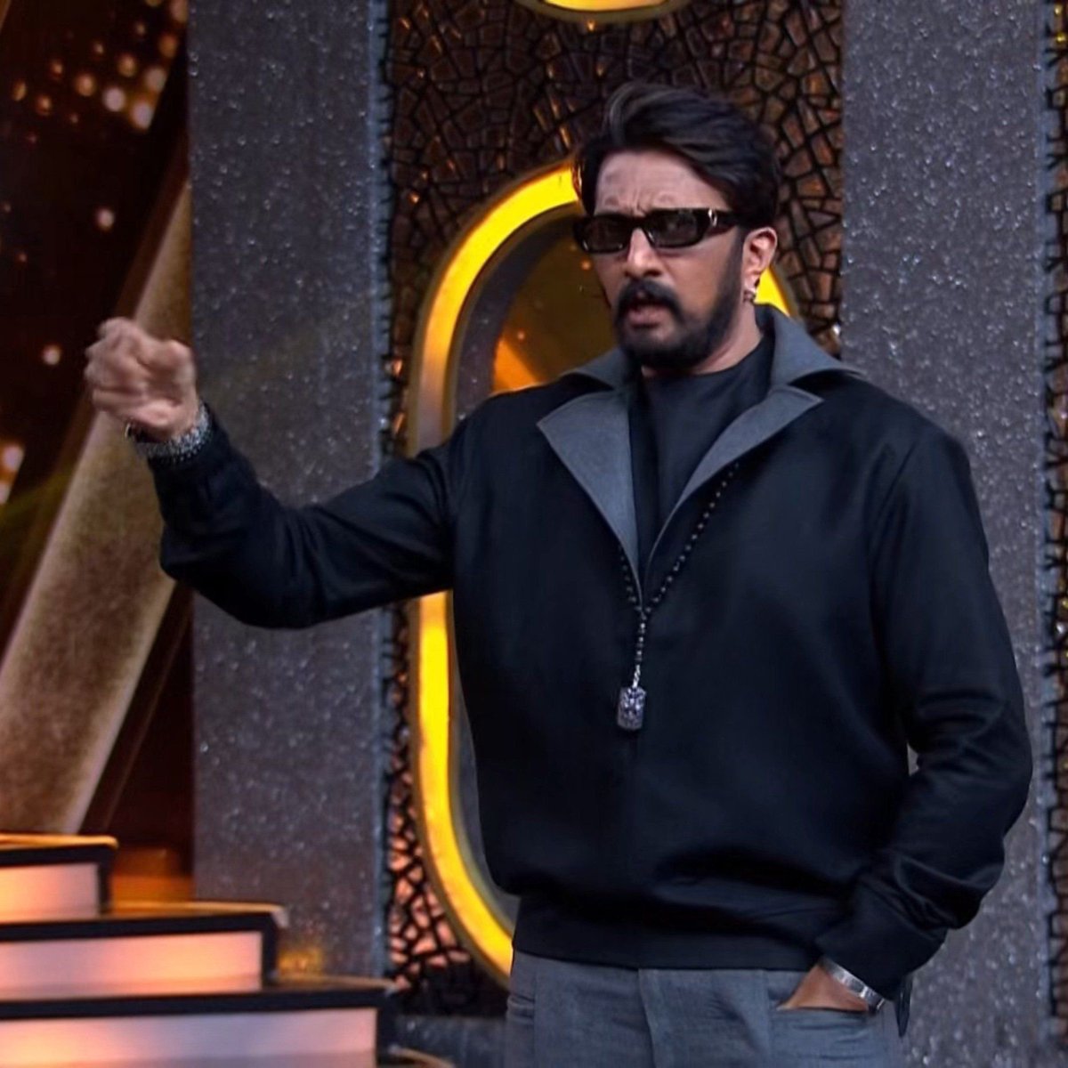 Sharath__patil's tweet photo. Bro exposed ustuvaris in big boss and exposed some neutral chutiyas in Twitter as well 💀🔥

Goated host for a reason 🔥

#BBK13 #KicchaSudeep #Asiya https://t.co/kwMBk3lEez