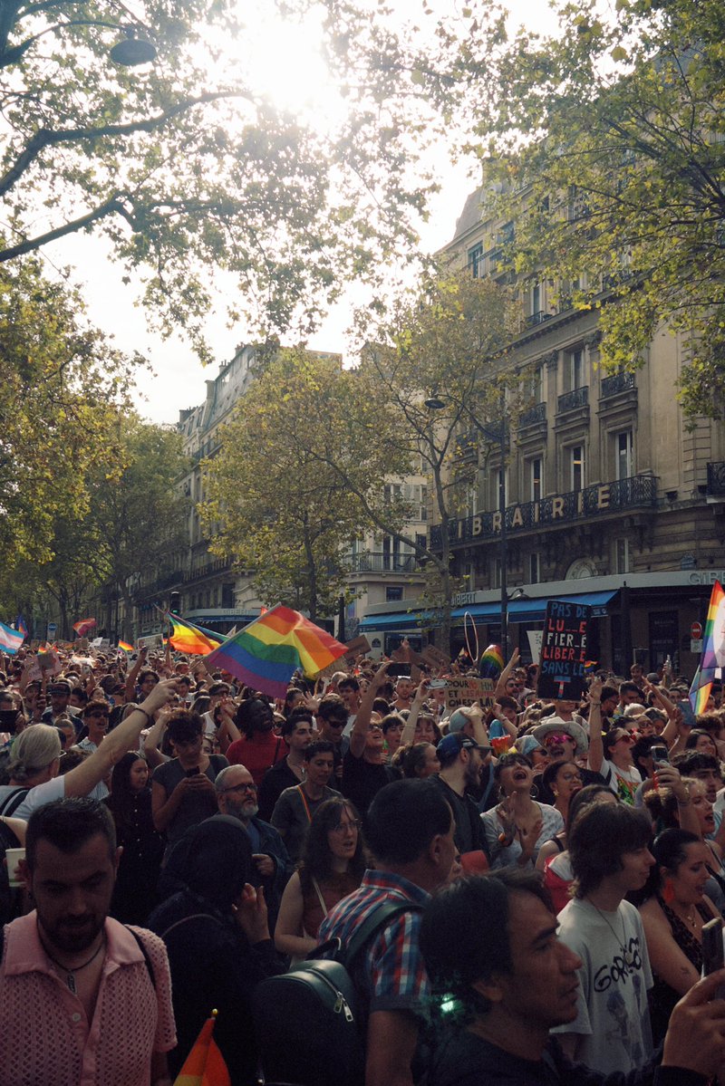 HorizonsParis's tweet photo. Fiers, libres, égaux 🌈
@horizonsParis était aux côtés de @GayLib aujourd’hui à la #Pride.
Défiler pour rappeler les droits et la dignité des personnes #LGBTI, dans la fête et la fierté ! https://t.co/kwAlEr1IRM