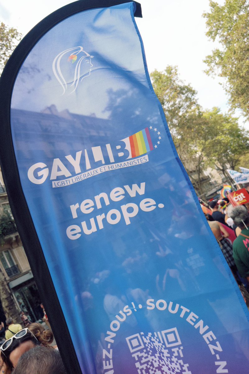 HorizonsParis's tweet photo. Fiers, libres, égaux 🌈
@horizonsParis était aux côtés de @GayLib aujourd’hui à la #Pride.
Défiler pour rappeler les droits et la dignité des personnes #LGBTI, dans la fête et la fierté ! https://t.co/kwAlEr1IRM
