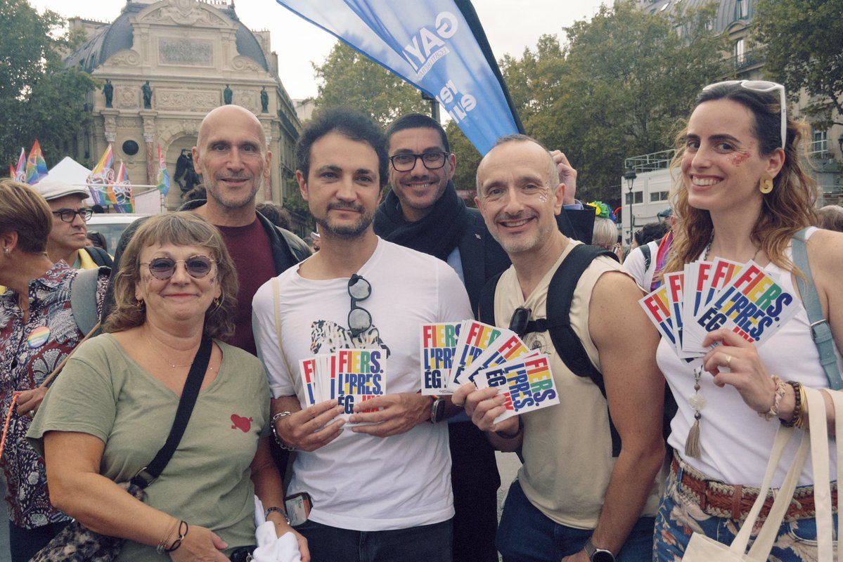 HorizonsParis's tweet photo. Fiers, libres, égaux 🌈
@horizonsParis était aux côtés de @GayLib aujourd’hui à la #Pride.
Défiler pour rappeler les droits et la dignité des personnes #LGBTI, dans la fête et la fierté ! https://t.co/kwAlEr1IRM