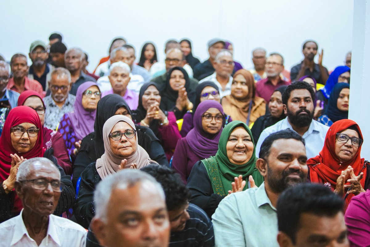 PNFront's tweet photo. ޕީޕަލްސް ނޭސަނަލް ފުރޮންޓް (ޕީއެންއެފް) އިން އައްޑޫ ސިޓީ ފޭދޫ ގައި ބޭއްވުނު ފުރޮންޓް އޮފީސް ޖަލްސާގެ ތެރެއިން. https://t.co/rcm7mDW3SR