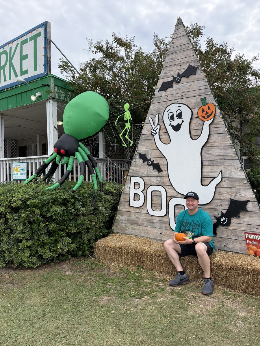 Red_Arrow488's tweet photo. Happy Fall 🍁 🎃!! 
#Scoobtober #Fall #Halloween https://t.co/6LIF1dCnTq