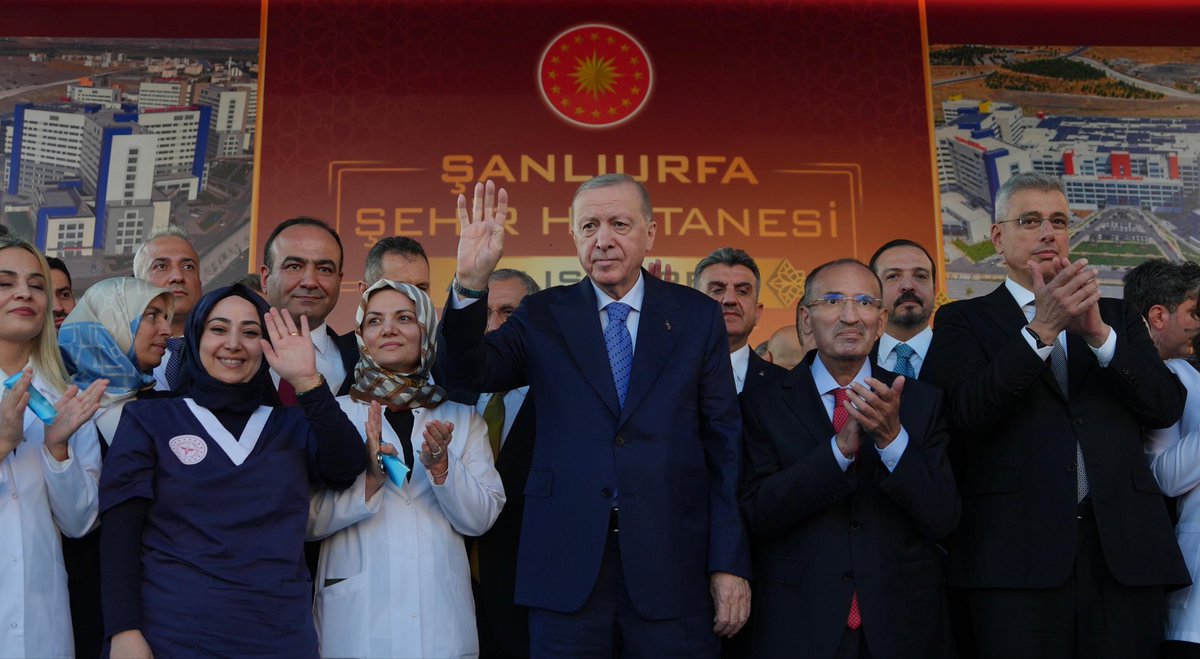 eyupkadirinan's tweet photo. 📍Şanlıurfa Şehir Hastanesi

Cumhurbaşkanımız Sayın Recep Tayyip Erdoğan’ın teşrifleriyle, Şanlıurfa Şehir Hastanesi’nin açılışını çok güçlü bir birlik ve beraberlik ile gerçekleştirdik.

🛏️ 2.000 — Yatak Kapasitesi
🩺 451 — Polikliniği
🏥 546 — Yoğun Bakım Yatağı
⚕️ 65 — Ameliyathanesi
💧 40 — Diyaliz Yatağı
〰️ 1.101 Adet — Sismik İzolatör’ü ile Şanlıurfa’mıza hizmet edecek Şanlıurfa Şehir Hastane’miz hayırlı uğurlu olsun. 

Hemşehrilerimize gönülden teşekkür ediyoruz 🇹🇷
