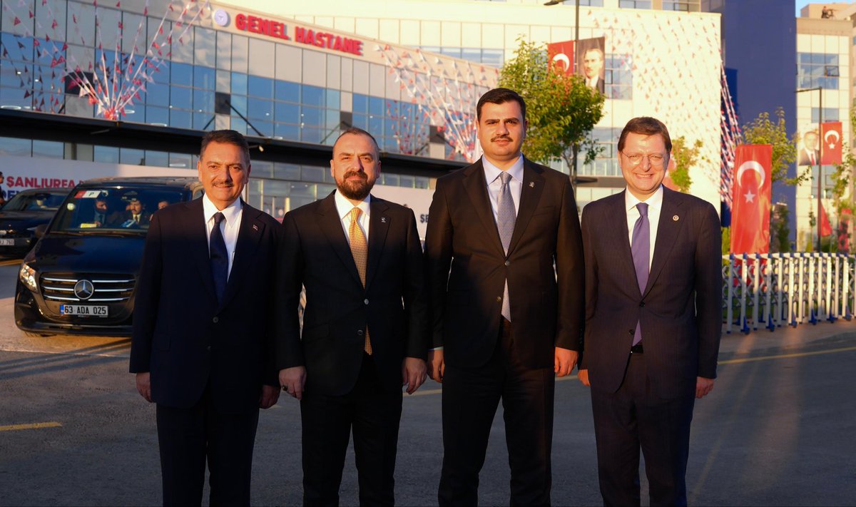 eyupkadirinan's tweet photo. 📍Şanlıurfa Şehir Hastanesi

Cumhurbaşkanımız Sayın Recep Tayyip Erdoğan’ın teşrifleriyle, Şanlıurfa Şehir Hastanesi’nin açılışını çok güçlü bir birlik ve beraberlik ile gerçekleştirdik.

🛏️ 2.000 — Yatak Kapasitesi
🩺 451 — Polikliniği
🏥 546 — Yoğun Bakım Yatağı
⚕️ 65 — Ameliyathanesi
💧 40 — Diyaliz Yatağı
〰️ 1.101 Adet — Sismik İzolatör’ü ile Şanlıurfa’mıza hizmet edecek Şanlıurfa Şehir Hastane’miz hayırlı uğurlu olsun. 

Hemşehrilerimize gönülden teşekkür ediyoruz 🇹🇷