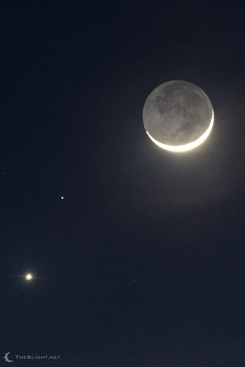 earth_moonw's tweet photo. Moon, Venus and Mars https://t.co/GxtPNhWd1A