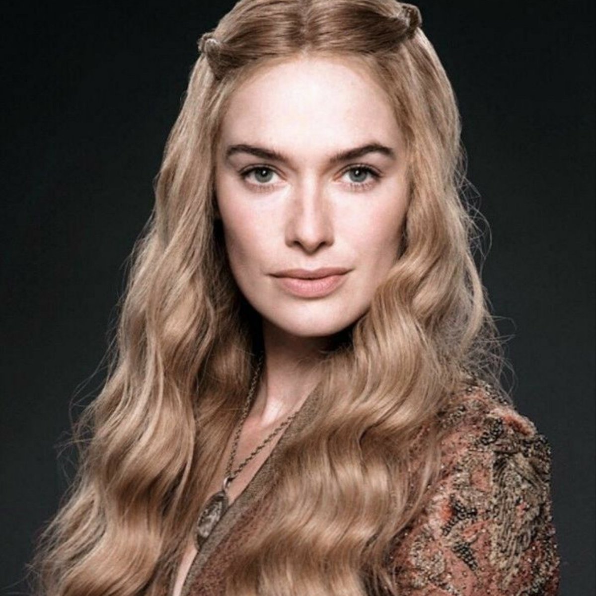 acervocersei's tweet photo. A Suprema Reverenda, Rainha que Foi Prometida e Vossa Sacra Leonidade dos Sete Reinos, Cersei Lannister, profetiza a vitória do bem da nação para amanhã! https://t.co/AZU5l8Cqvq