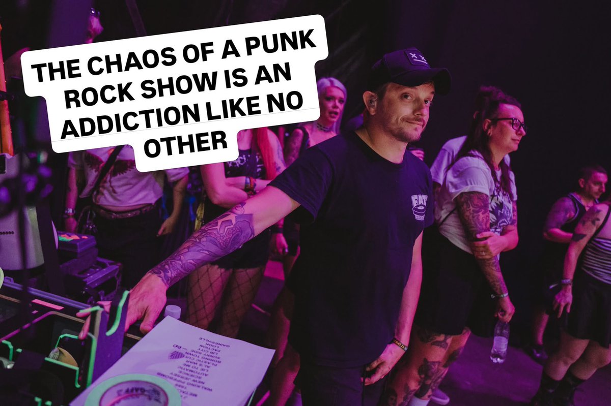 jamespendle's tweet photo. Punk rock shows have an electric energy that is indescribable to people who have never been to one.

What was your favourite show you went to this summer?

📸 @gavfrontrow 

#guitartech #tour #punkrock https://t.co/v6B1NJITGQ