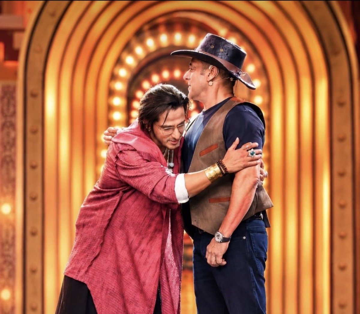 Mr_AYAN__KHAN_7's tweet photo. TREND BOOSTER 

QAZI THE PRIDE OF BB20 

200 COMMENTS = 1 BIG BOOST 
Let’s fill the replies and show the power of Qazi fandom https://t.co/eAeuIpNzYf