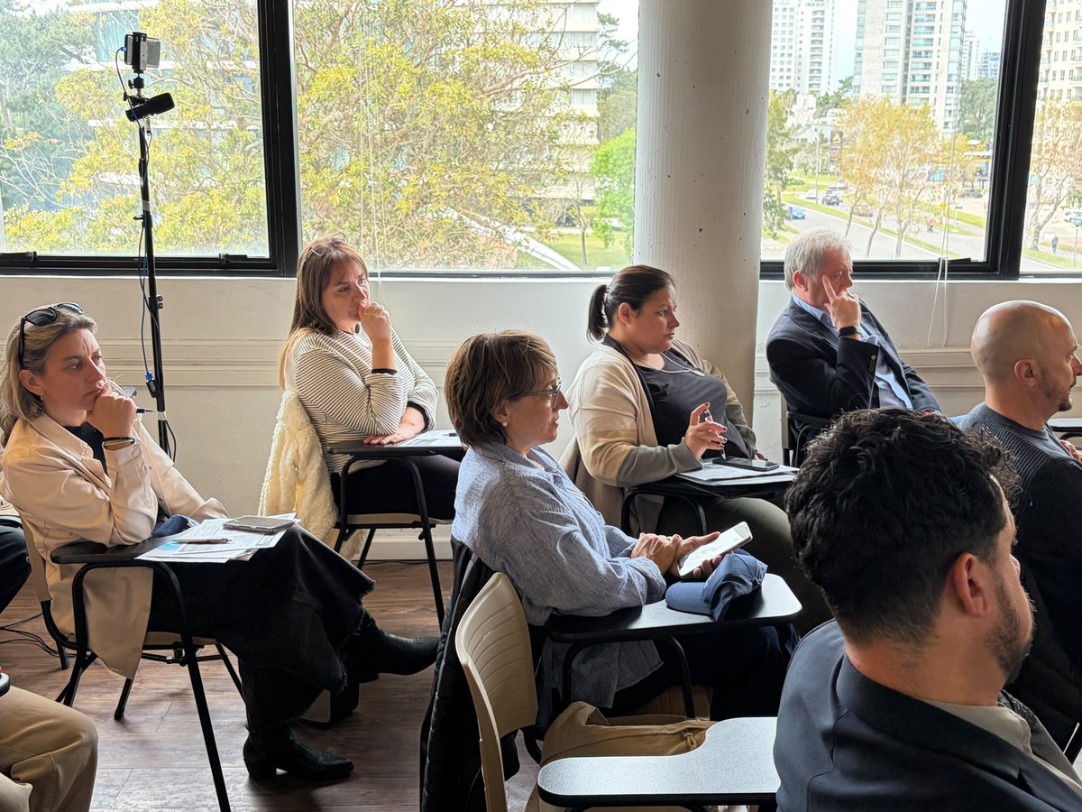 exitorama's tweet photo. Ediles departamentales, integrantes de la Comisión de descentralización del organismo, participan del encuentro latinoamericano “Gobiernos de Cercanía, descentralización” en la ciudad de Punta del Este. @JuntaFlorida https://t.co/pAqQjXHgw1