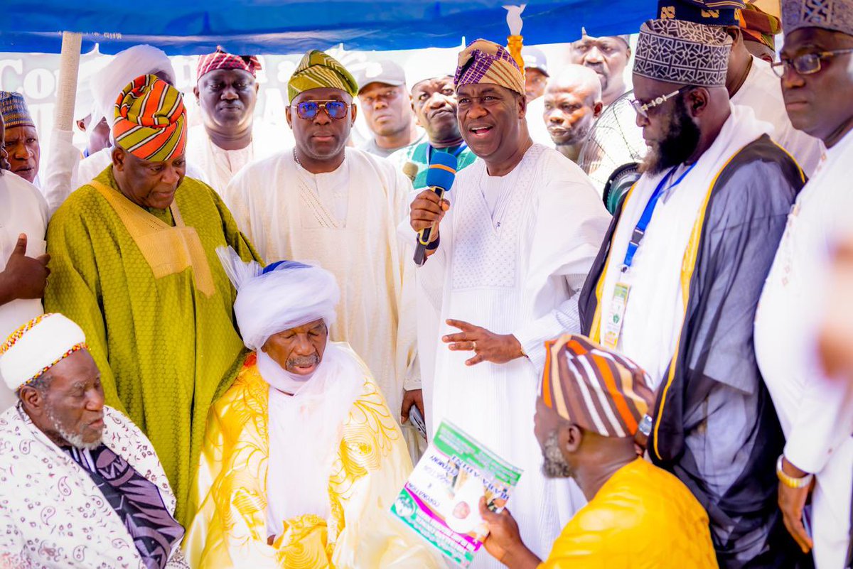 drobafemihamzat's tweet photo. It was an honour to join family, friends, traditional and religious leaders, and well-wishers at the installation of Prince Tajudeen Oluyole Olusi, OON, as Baba Adinni of Yorubaland, held in celebration of his 90th birthday at the Mobolaji Johnson Arena, Onikan.

It was a fitting celebration of a life of service and commitment to our people. I congratulate Prince Olusi on this well-deserved honour and pray for continued strength, good health and many more years of service.