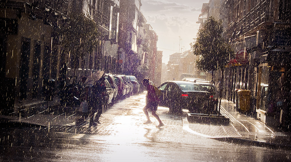 DanielVegaBorr1's tweet photo. Madrid, September 2012.
#storm #tormenta #Madrid #rain #lluvia #Madrid #España #spain #backlight #contraluz #rdnw #drops #gotas #bravomurillo #streetphotography #fotografiacallejera #fotografía #blog47 https://t.co/y2bXTdrM56