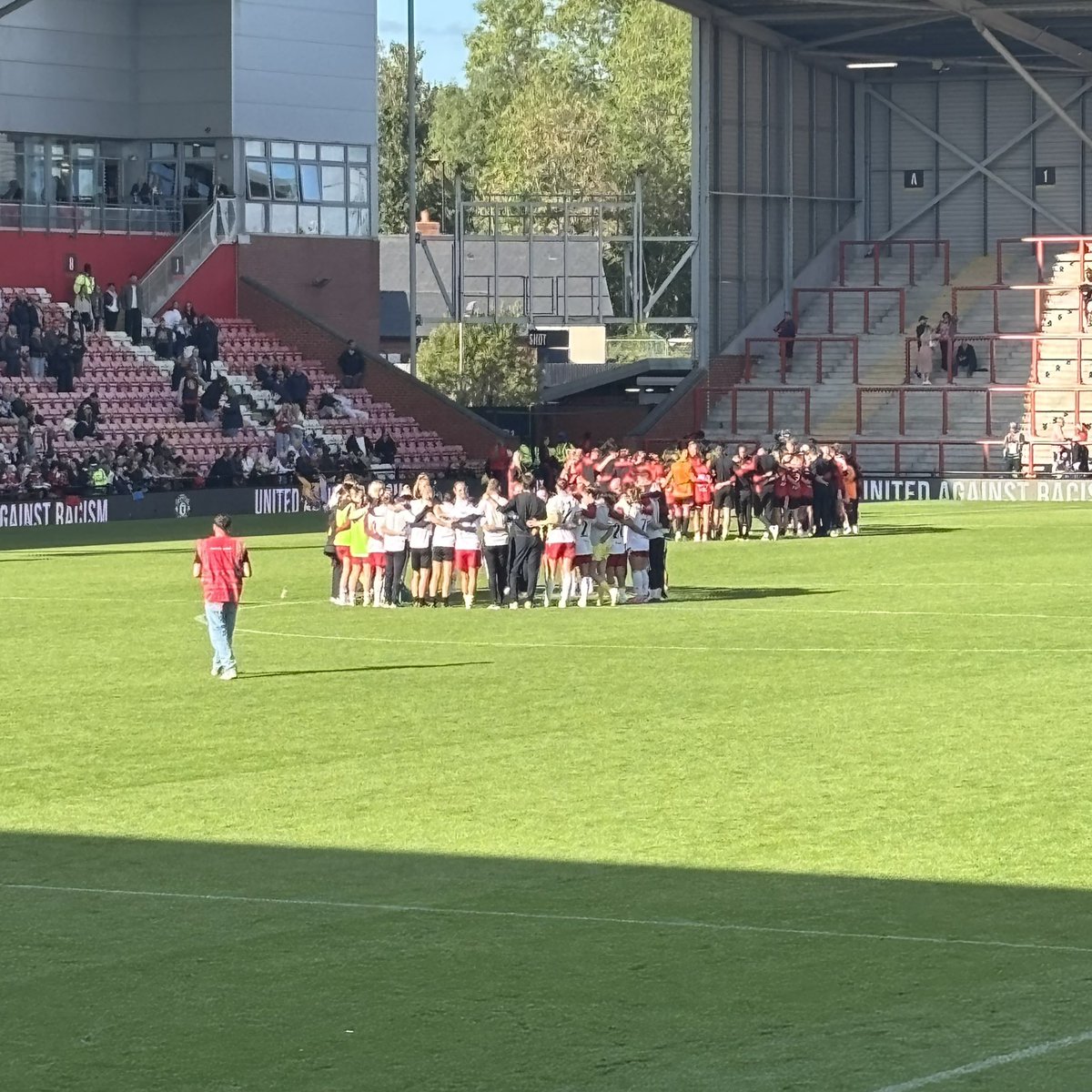 bogle_anika's tweet photo. Back home but very annoyed, frustrated and just disappointed in that attacking display. Thought we were the better team, just need to stop pissing about at back with ball, just clear it.Hopefully get some players back after the break and keep going. Not a bad start to season. 🔴 https://t.co/MtPlWbAaIj