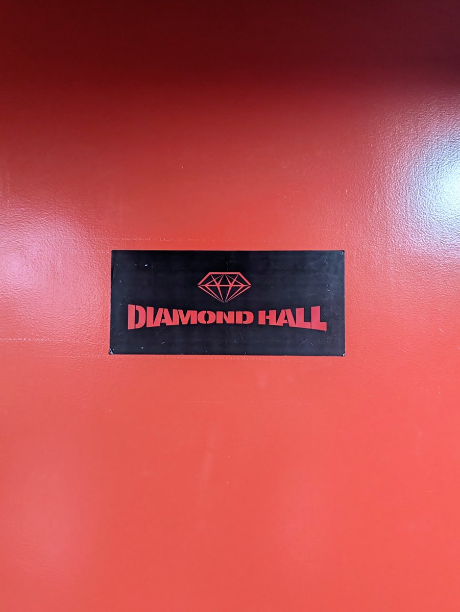 okachang0106's tweet photo. 「こういう場所があると演りたくなるな」
笑みを浮かべながらそう話してくれた健さん
大阪に続いてライブの仕上がりとフロアの熱量に参ったな、困ったなと困惑してるようにも見えた

名古屋2日目も、そして東京2日間もKen Bandの4人を困らせて(?)いこうと思う https://t.co/h6f5LhKPyD