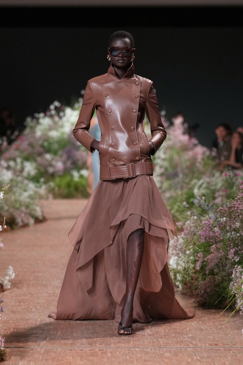 pradapearll's tweet photo. elie saab ss27  —  magical and breathtaking as always https://t.co/nRPzvgFX2W