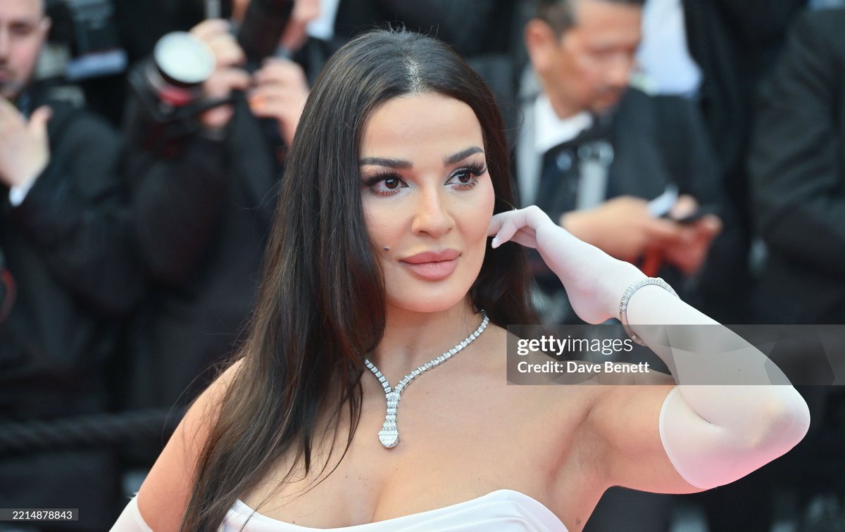 noonefyh's tweet photo. Swan 🦢 
#نادين_نسيب_نجيم #nadinenjeim @nadinenjeim https://t.co/lTr77DCAH6