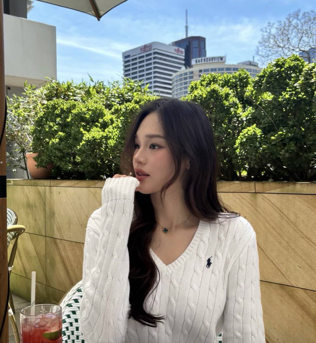 OmoskiYuri92115's tweet photo. Pretty Malaysian Chinese girl 🇲🇾.. she looks exactly like Minji from NewJeans https://t.co/A2uAgUHk0Y