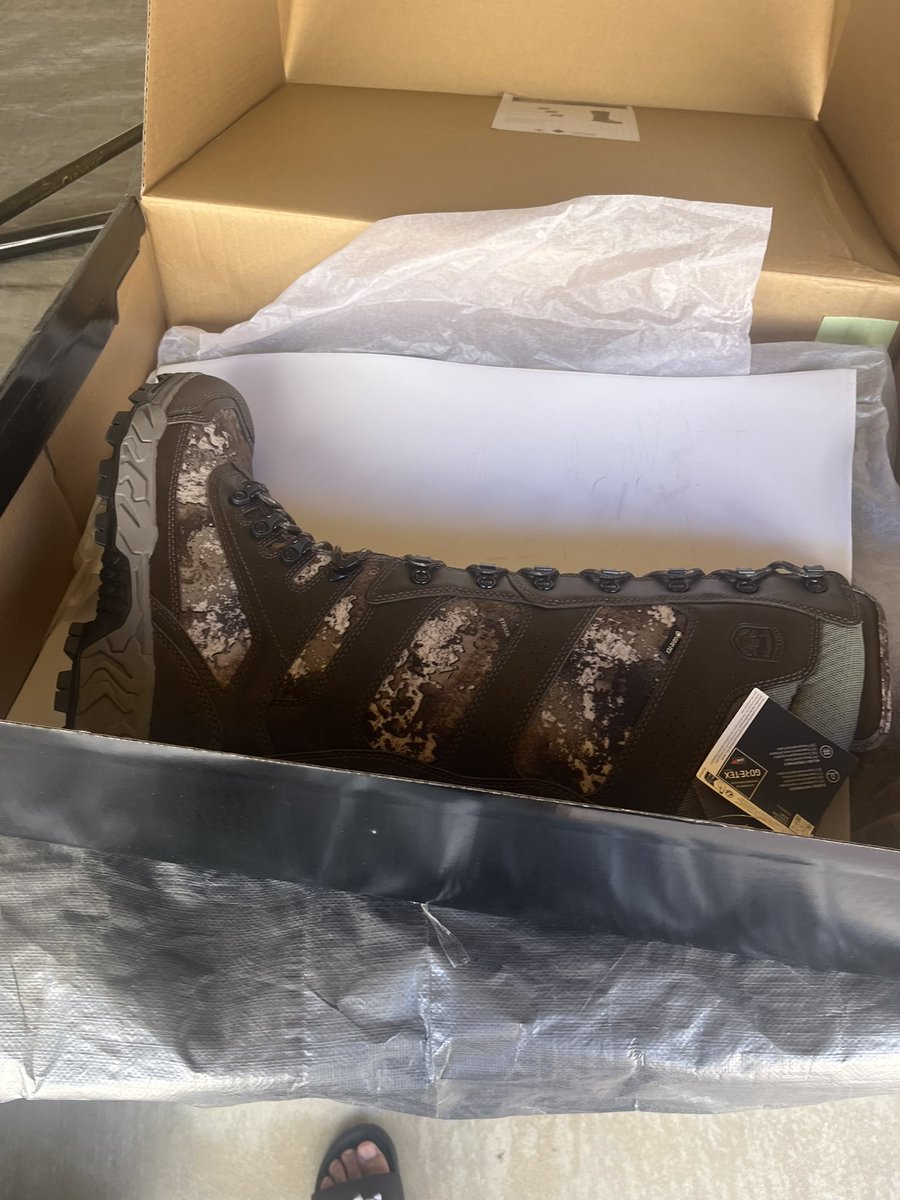 footandme11's tweet photo. Ended up getting new hunting boots instead. #boots #Findom #atm https://t.co/cQGuUEKA3K