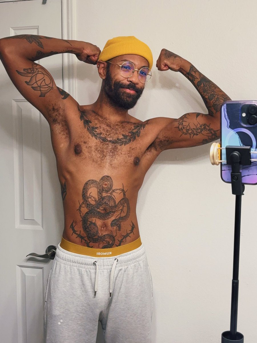 blizzb3ar's tweet photo. The gym has been treating me nice :) https://t.co/8ybqyQ1rBz
