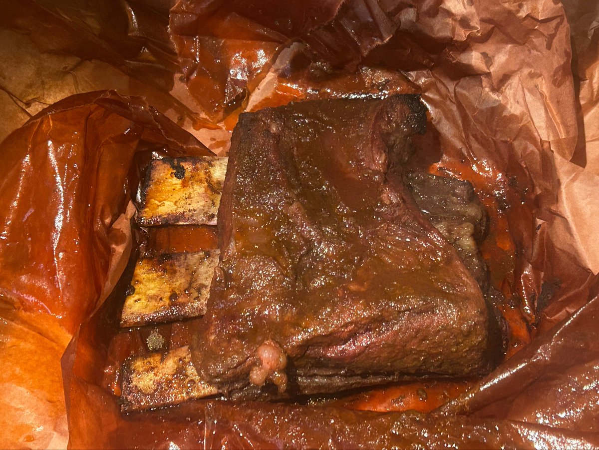 _thunderousthum's tweet photo. Smoked pork ribs and beef short ribs today.
Short ribs for a chilli con carne and pork ribs to strip the pork meat off for other things.
Might do a Mexican pizza tomorrow with some of it https://t.co/lZYpZHg3XS
