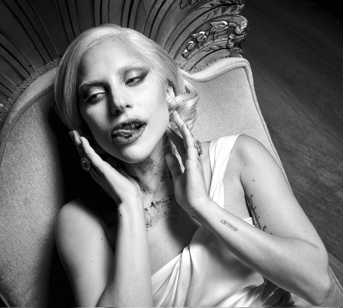 HausOfBitchs's tweet photo. lady gaga for ahs hotel https://t.co/ti6IHH11Nk