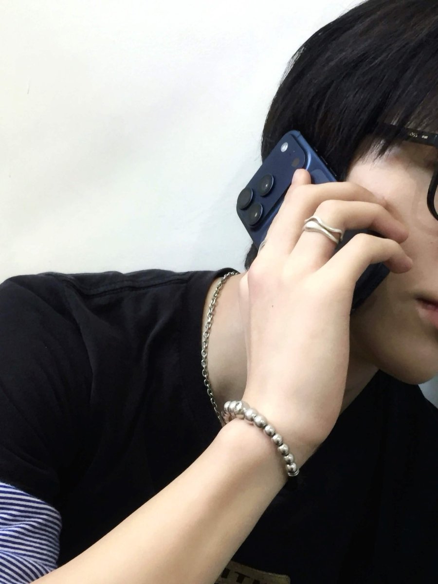 kimdaeyoug's tweet photo. That Discord group call will save you. https://t.co/IhcxFaKBeJ