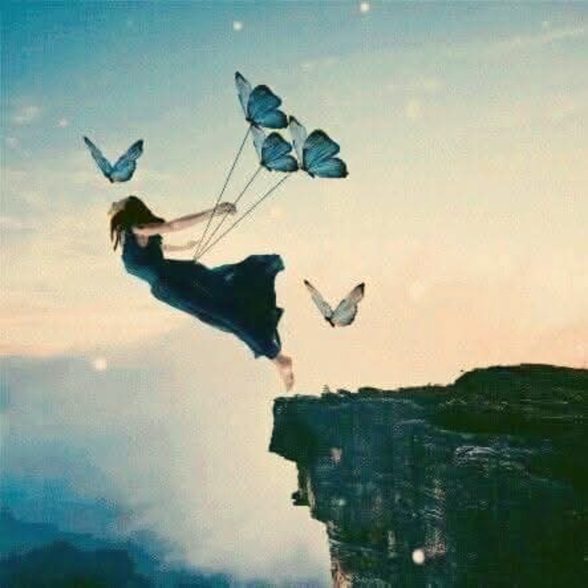 Atardecer_90's tweet photo. "El amor no tiene
    lógica ni razón:
       es un acto de fe 
          en lo desconocido, 
             un salto al vacío 
                con los ojos cerrados".

                           - Isabel Allende. https://t.co/28SfKnPh0L