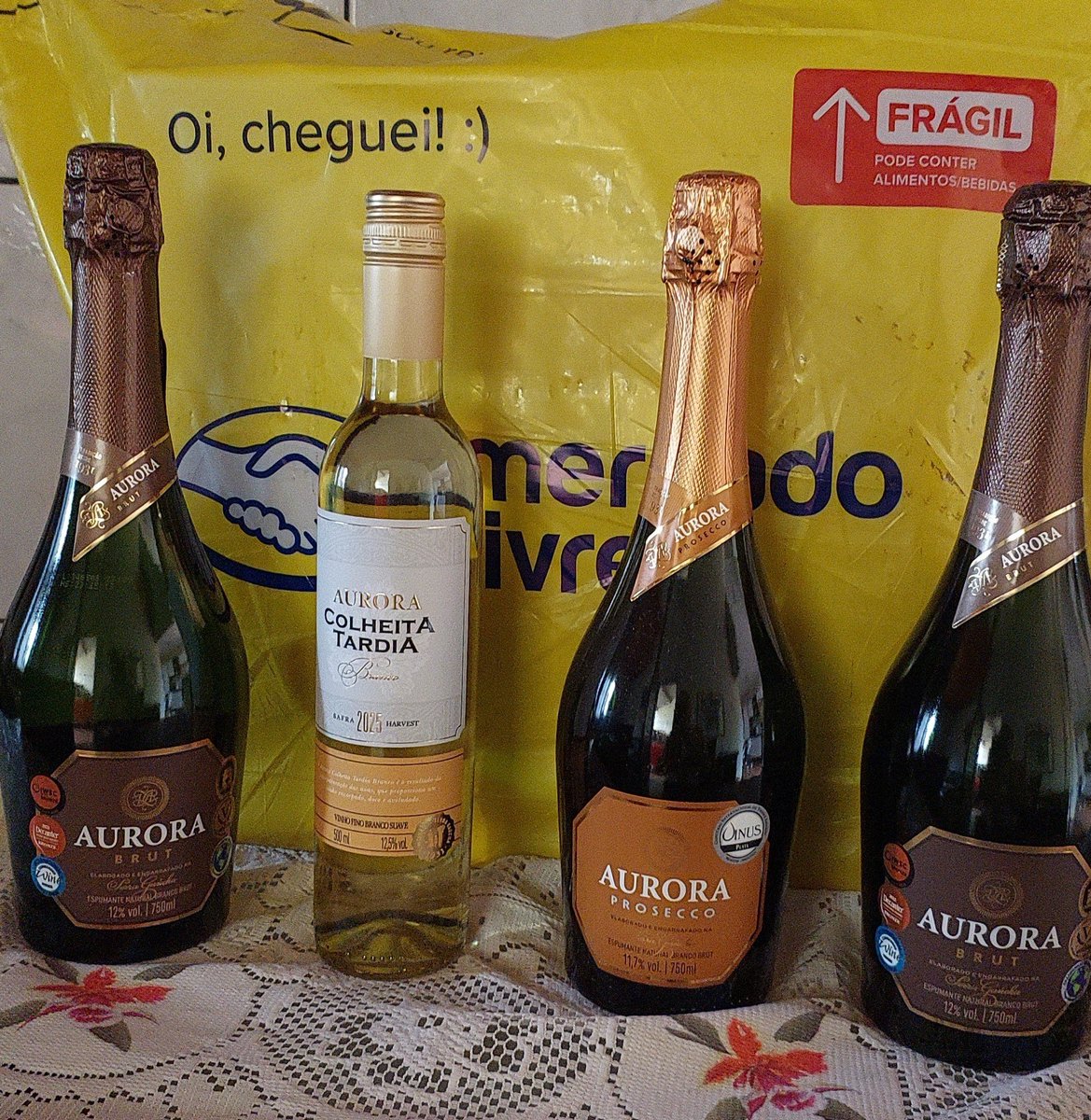 Daddy_4Men's tweet photo. @lucoscardoso01 Obrigado mercado livre.  Chegou a tempo... 8 espumantes prossecco FLAVIO BOLSONARO 22
👉🏻🇧🇷🏳️‍🌈👉🏻🇧🇷👉🏻🏳️‍🌈🥂🍾🥂 https://t.co/oXyzZ5BCoG