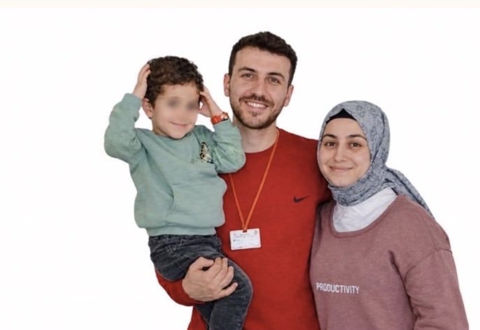KalemlikKu79230's tweet photo. Bu sefer zulüm adresi: SİNCAN CİK.

Havva Keklik, 10 Eylül 2025'te 3 yaşındaki oğlu Utku ile cezaevine gönderildi. Şimdi 4 yaşındaki Utku, babasının yanında. 

Çocuğun üstün yararı ve aile bütünlüğü gözetilmeli Havva Keklik serbest bırakılmalıdır...

BuMemleketin Çocukları https://t.co/QFNPxKY2DS